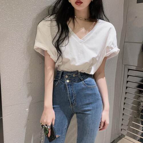 胖mm夏季2026年新款设计感小众垫肩宽松v领短袖t恤女装白色上衣潮