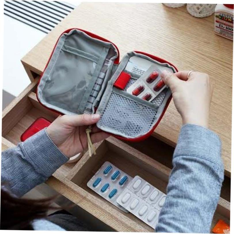 Small portable medicine storage bag medical first aid kit
