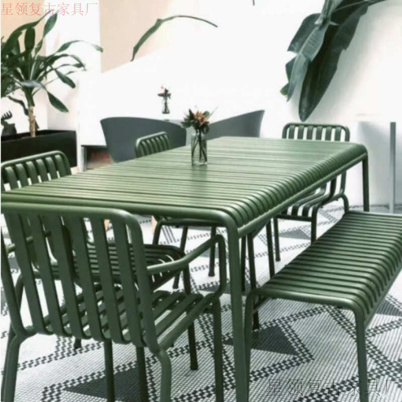 现代简约休闲庭院户外桌椅奶茶店咖啡厅铁艺彩色露天桌椅套装组合