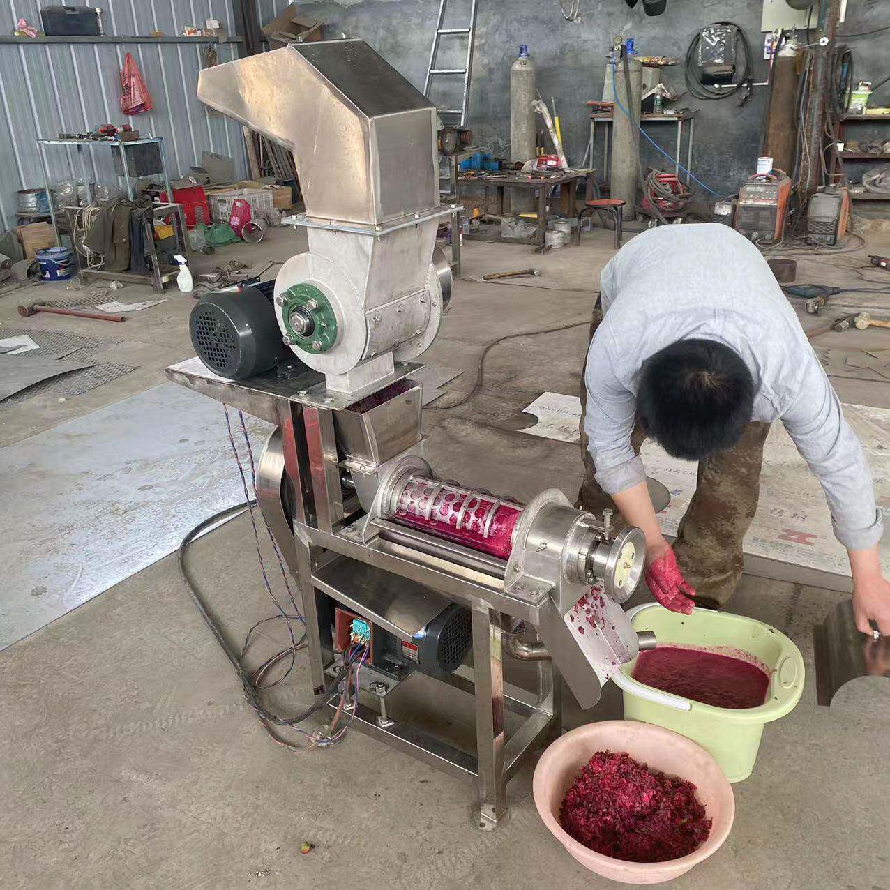 莲雾破碎榨汁机商用腰果梨榨汁的机器螺旋榨汁设备腰果苹果取汁机
