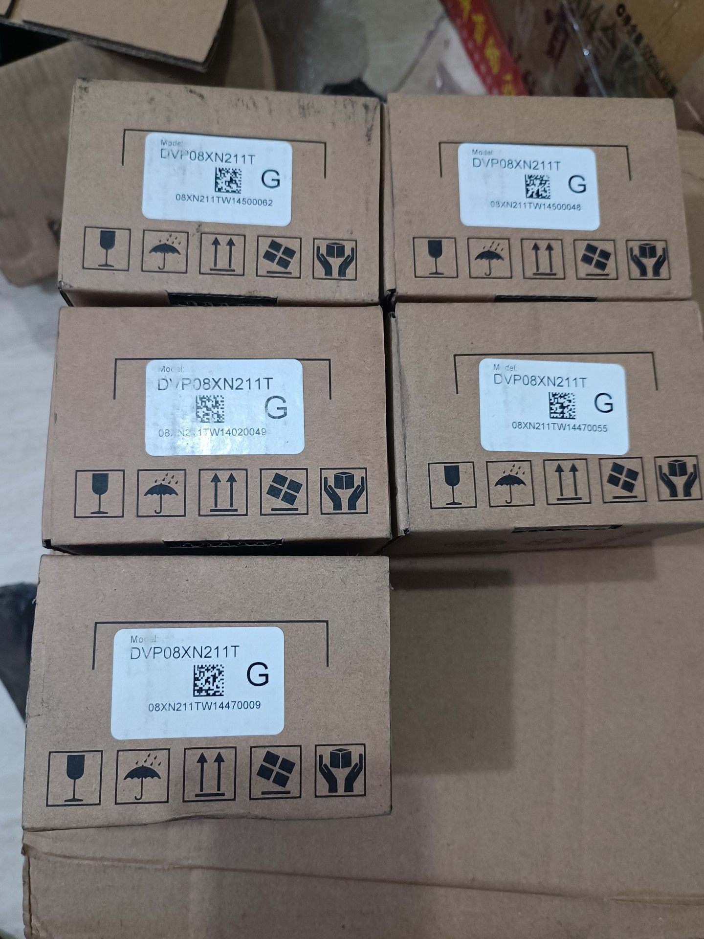 全新台达DVP08XP211T，原装正品，内外码一致，共5只