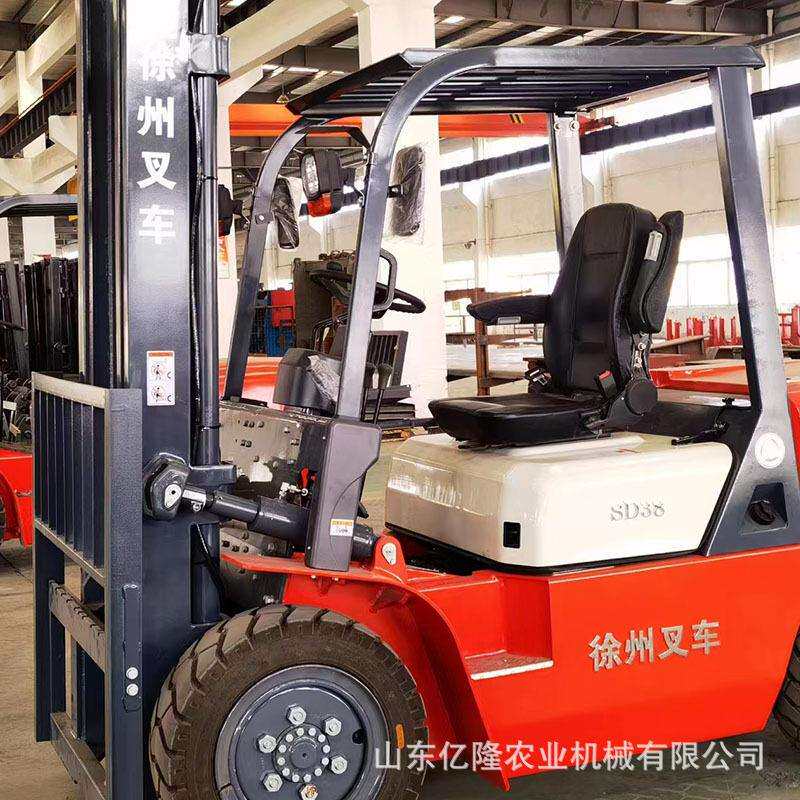 2吨3吨柴油两驱四轮搬运车座驾式平衡重叉车仓库货物堆垛叉车