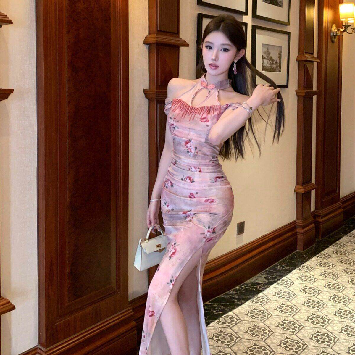 旗袍晚礼服长裙女高级感年轻款中国风新中式性感露肩挂脖连衣裙
