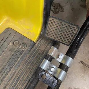 电动三轮车车棚架支架配件脚蹬制动器专用加宽钢板电动三轮车车棚