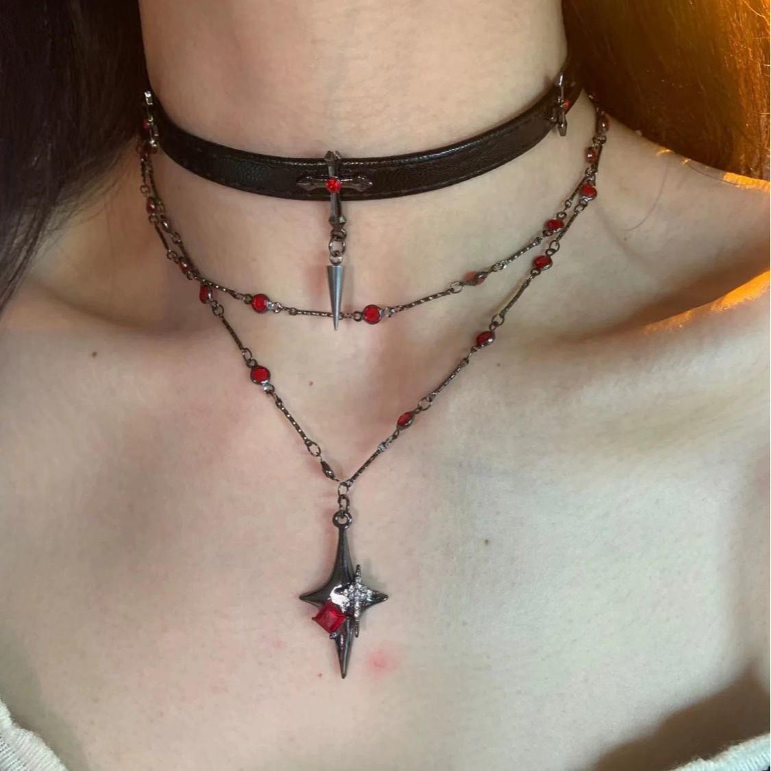 哥特风红色十字架项链女做旧复古暗黑高级感辣妹y2k锁骨链简约无Q