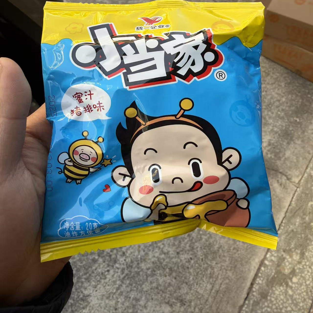 休闲零食统一小当家干脆面干吃面方便面整箱香葱猪排味便携掌心脆