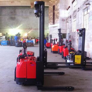 CDD14 920合力wwp宽支腿电动堆垛车1.4吨3米堆高机全自动搬运叉车