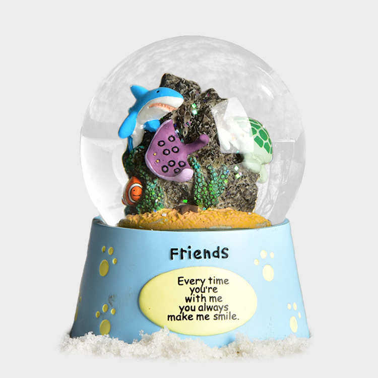 飘雪促销节日水晶球水球批发卡通品支持旋转摆件玻璃功能水球树脂
