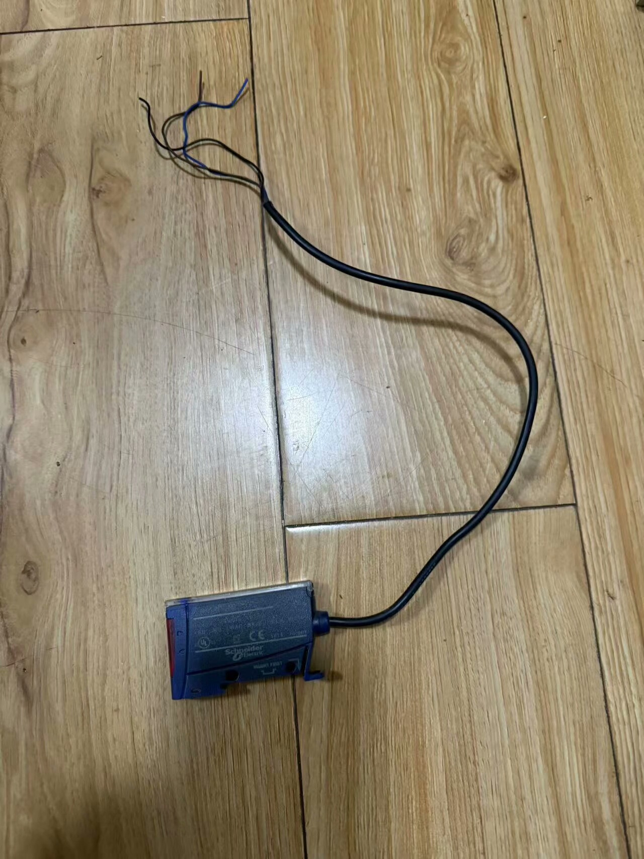 施耐德XUDA2PSML2光纤放大器，功能包好，全新开封没包