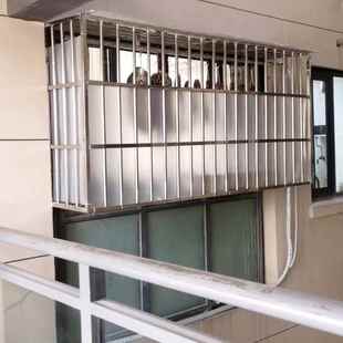 阳台窗户防雨隐私挡板防晒围栏遮防盗窗网遮雨板封窗连廊防水隔离