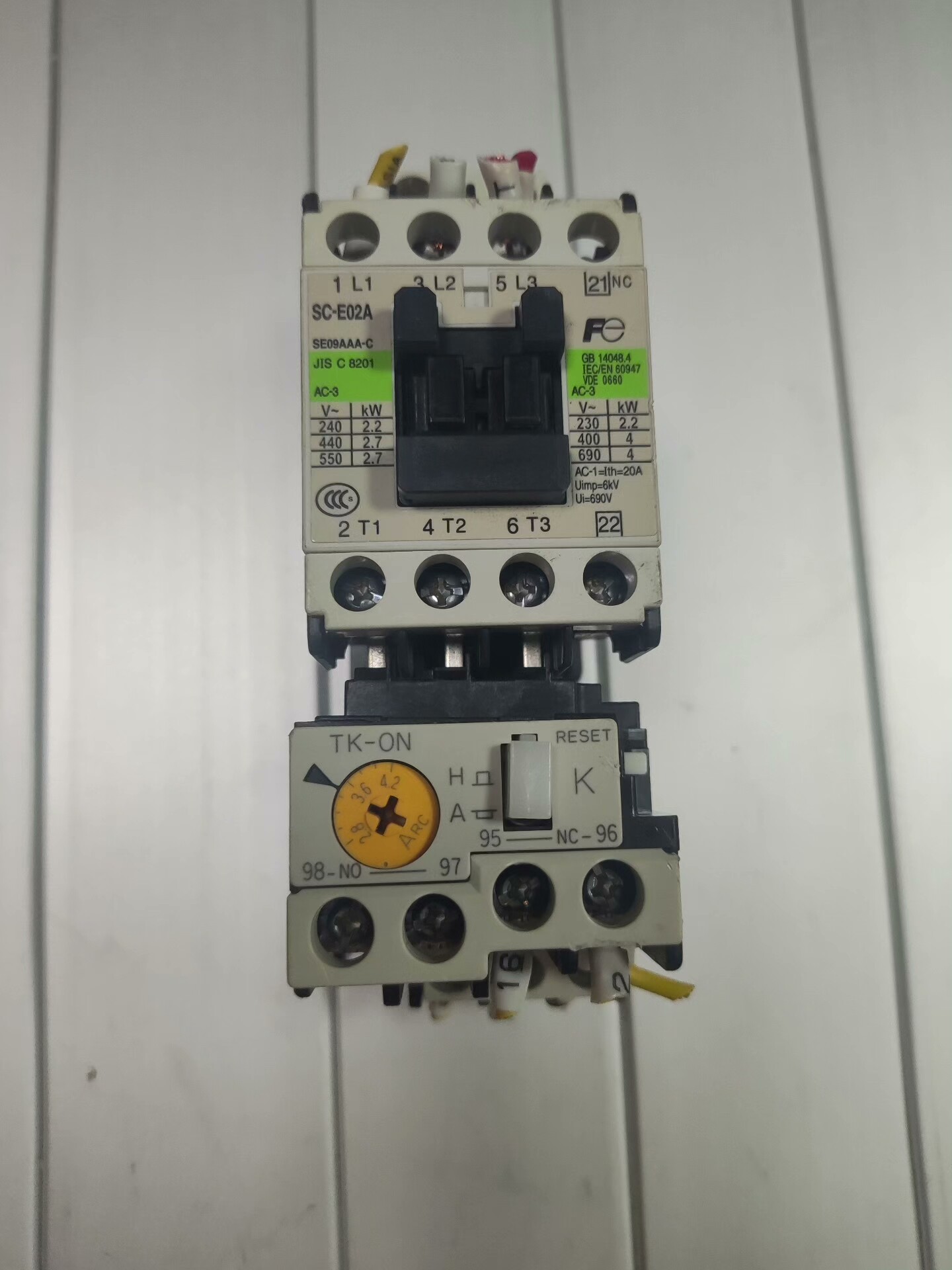 富士交流接触器SC-E02A/SE09AAA-C➕富士热过载