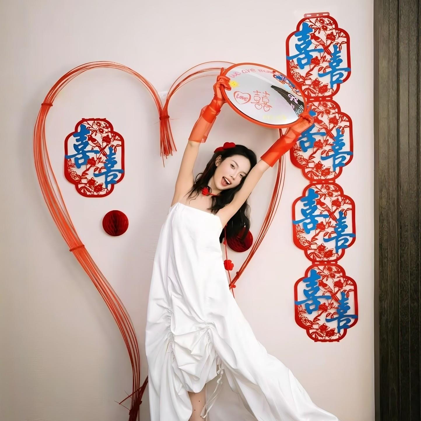 爱心竹排婚房背景墙装饰布置红蓝长条喜字新娘结婚拍照出片小道具