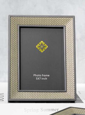 现代简约创意皮质相框摆台桌面卧室样板间样板房金属装饰皮革相架