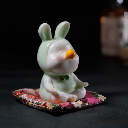 创意可爱陶瓷电视柜车摆件气球瑜伽打坐兔子桌面家居装饰品工艺品