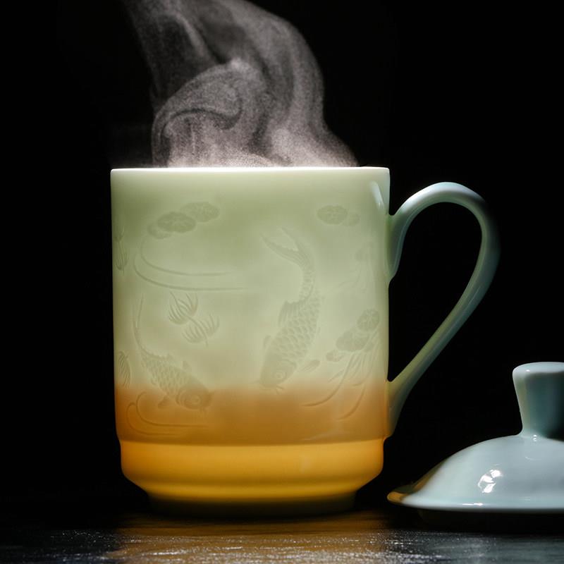 景德镇茶杯陶瓷带盖子家用过滤泡茶杯雕刻大水杯办公会议杯550ml