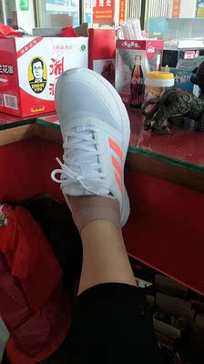 阿迪达斯官网女鞋2020夏季新款运动鞋透气鞋子轻便跑步鞋EG8367怎么样？不吹不黑讲一讲性价比