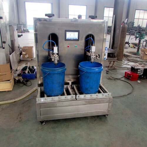 20年专注半自动称重式润滑油定量灌装机化工液体适用灌装设备