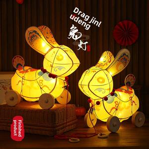 2025年中秋节新款飞天兔子灯笼儿童拖拉发光白色非遗手工花灯小孩