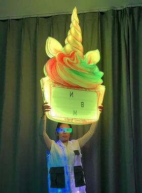 气氛举牌创意独角换字母卡手举牌LED发光道具酒吧夜店出场牌子