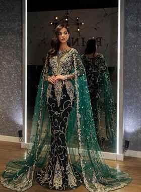 Women's exclusive gold banquet dress, grand display long