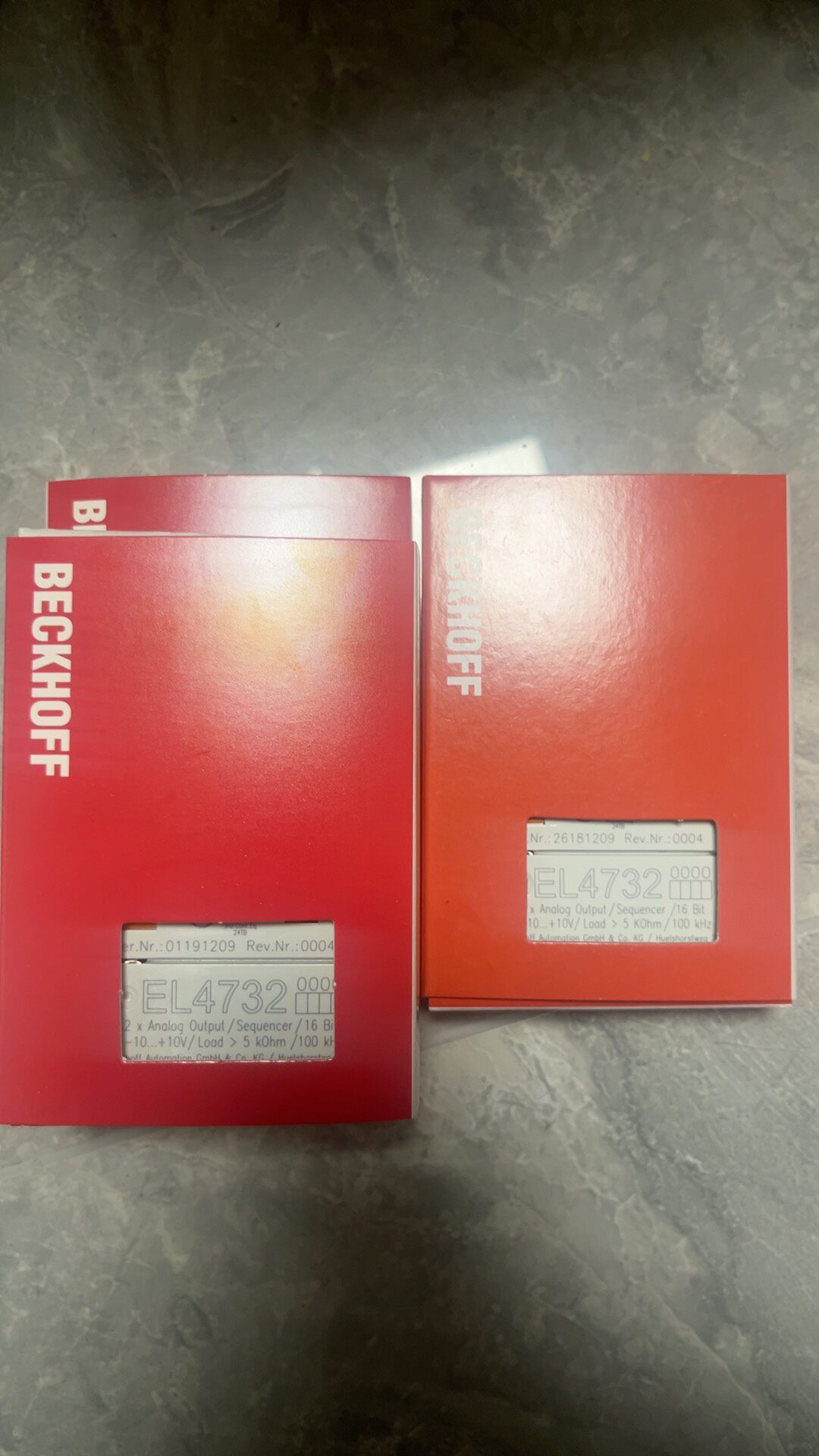 倍福模块EL4732 还剩一个拆机的，有点划痕，功能好的