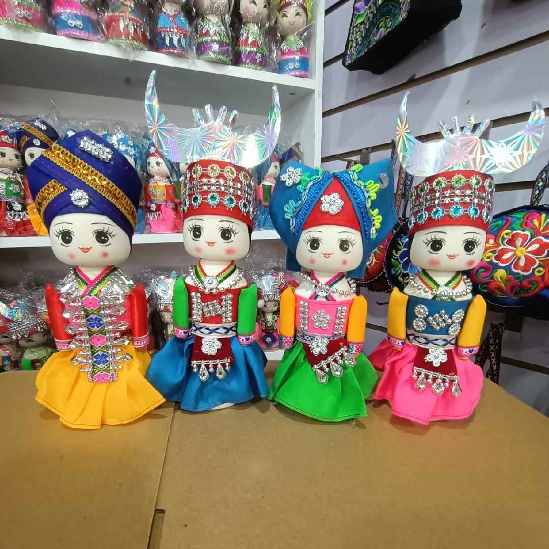 少数民族娃娃手工木质苗族娃娃摆件云南广西贵州特色玩偶纪念品