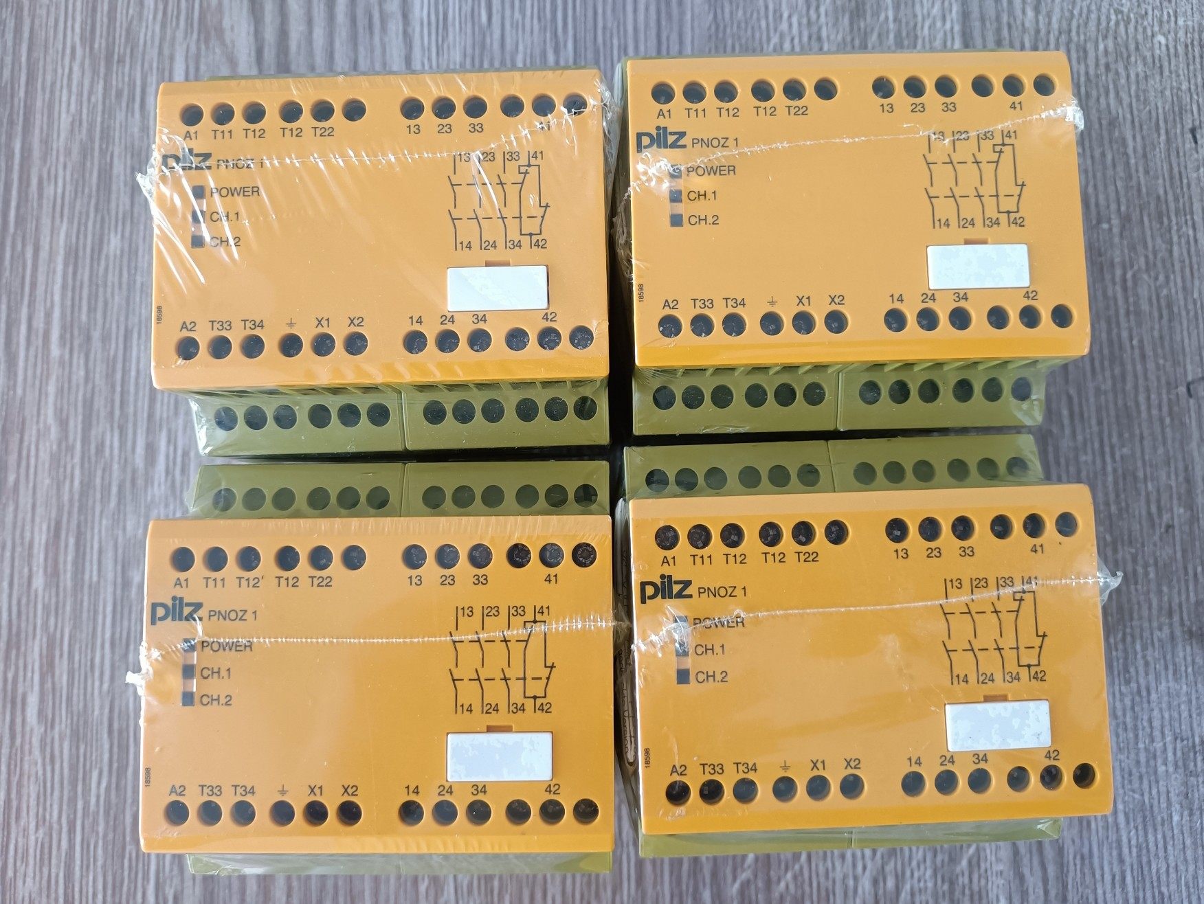 全新PILZ皮尔兹安全继电器PNOZ 1，订货号775600