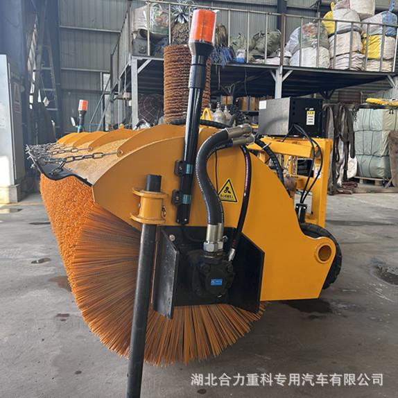 D9洒水车带3米除雪雪滚刷快速拆卸车载扫雪车路面清雪铲雪