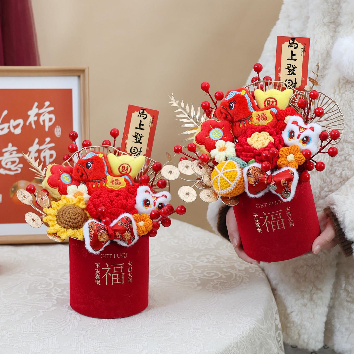 新年仿真花束手工针织玫瑰心想事成喜庆年宵发财果装饰抱抱桶礼物图片