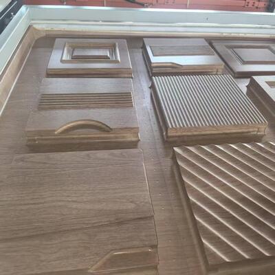 橱柜门角花木纹纸真空覆膜机内角吸塑到位双工位高光PVC膜吸膜机