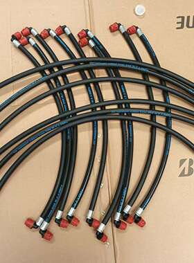 挖机PC0/220/2400-8MO柴油JFJ2泵到掘柴油滤芯快速接头柴油管