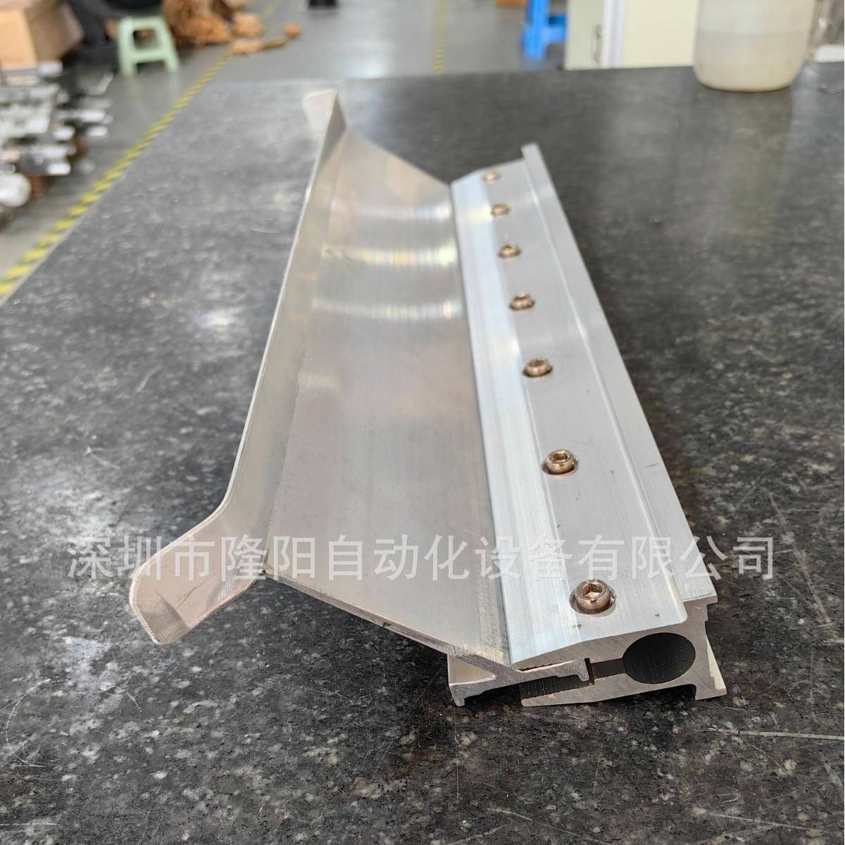 生产各种长度的刮刀回墨回油刀CCD对位丝印机使用图片
