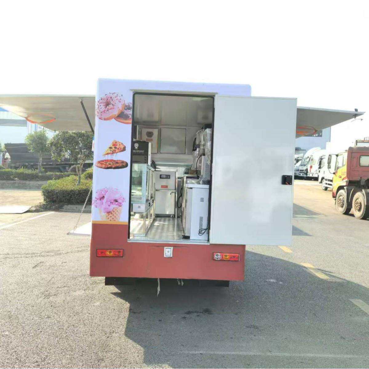 商业小吃美食汽车支持按揭上路烧烤炸串快餐车 流动啤酒咖啡车
