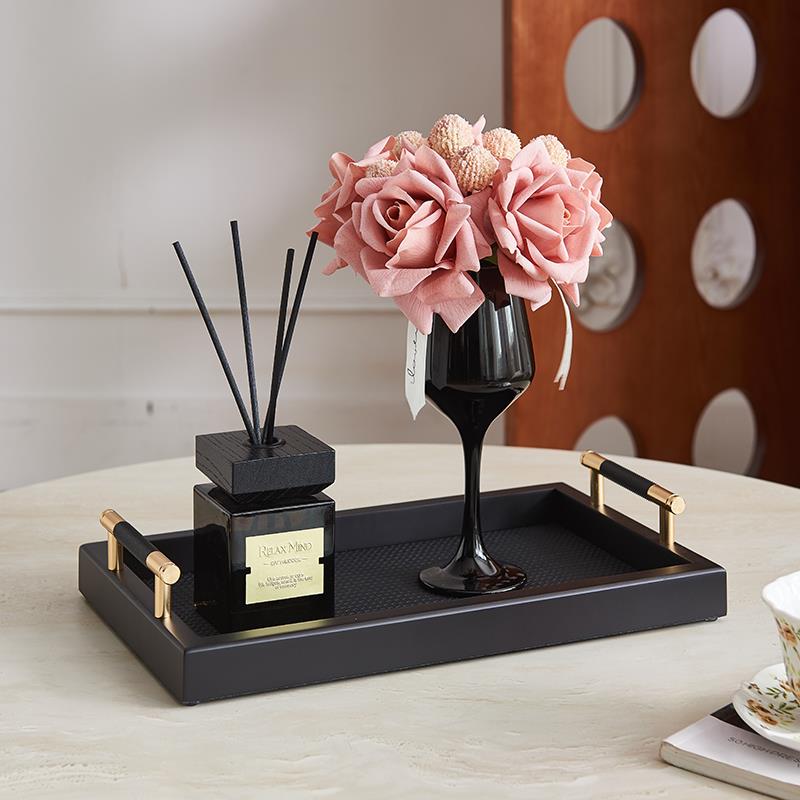 轻奢皮革托盘香薰桌面摆件高级感首饰收纳盘家用客厅茶几装饰品