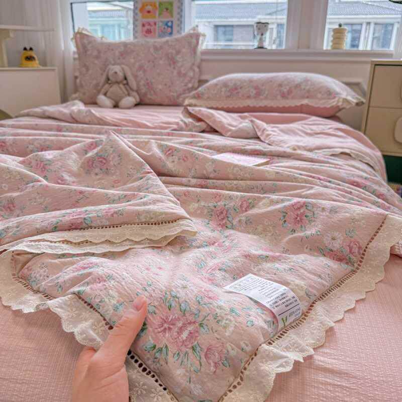 轻盈刺绣毛巾花卉图案夏季凉爽可清洗多件套被子柔软透气