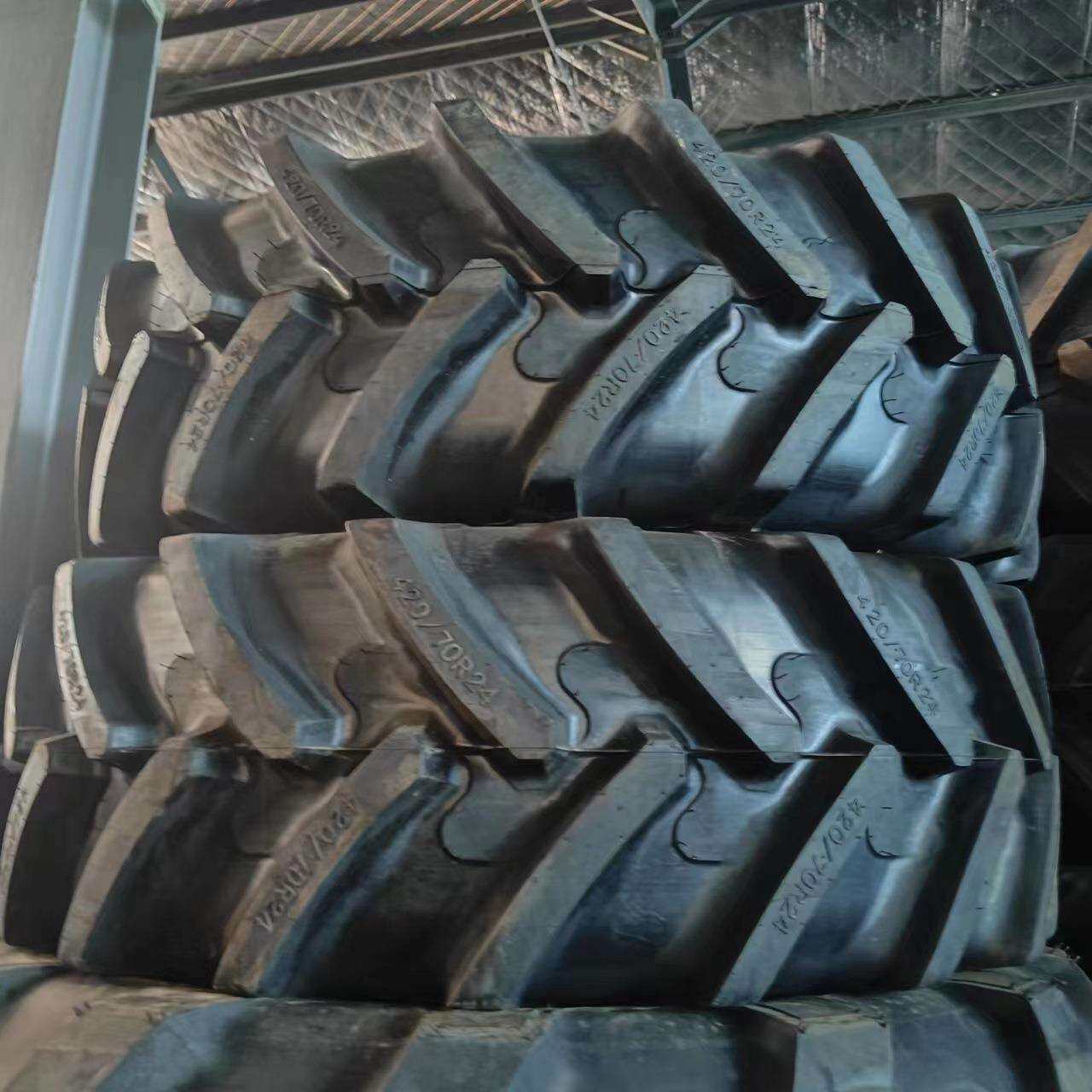 农用胎420/70R24农用子午线钢丝胎甲子拖拉机人字大型农场轮胎