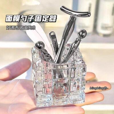 Small, compact, and transparent, this high-aesthetic glass s