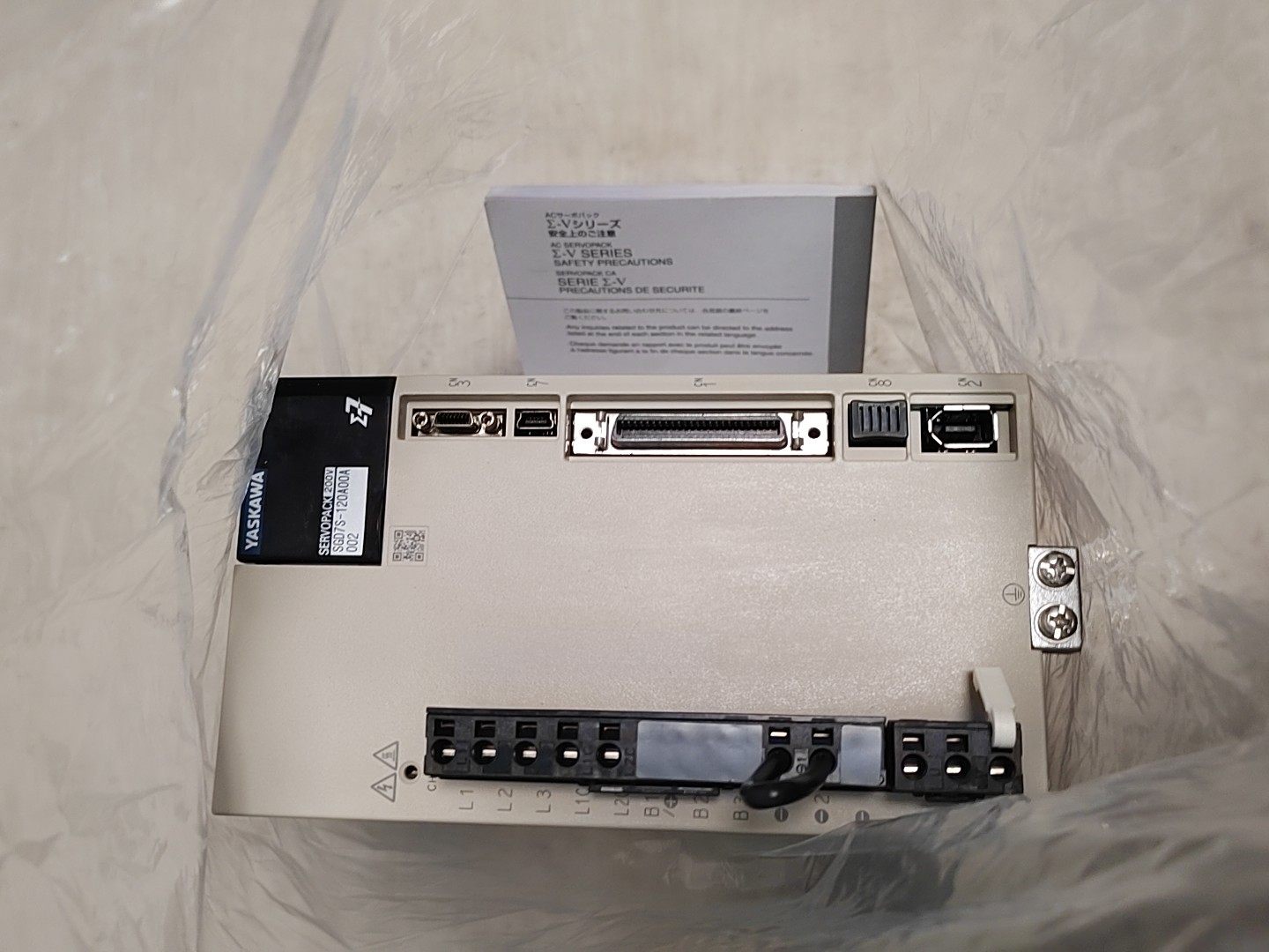 安川伺服驱动器，型号SGD7S-120A00A002，1.5