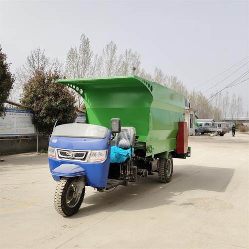 牛羊饲草三轮喂料车 电动3立方双面撒草车 养殖场饲喂均匀投料机