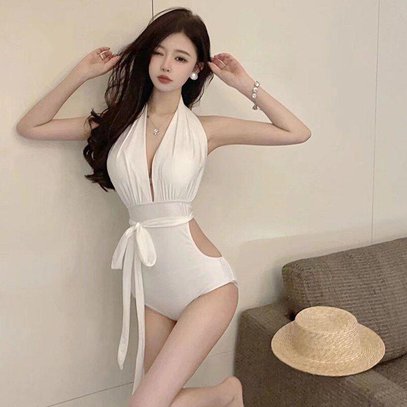 泳衣女高级感纯欲性感2025新款深白色显瘦网红比基尼度假泳装透