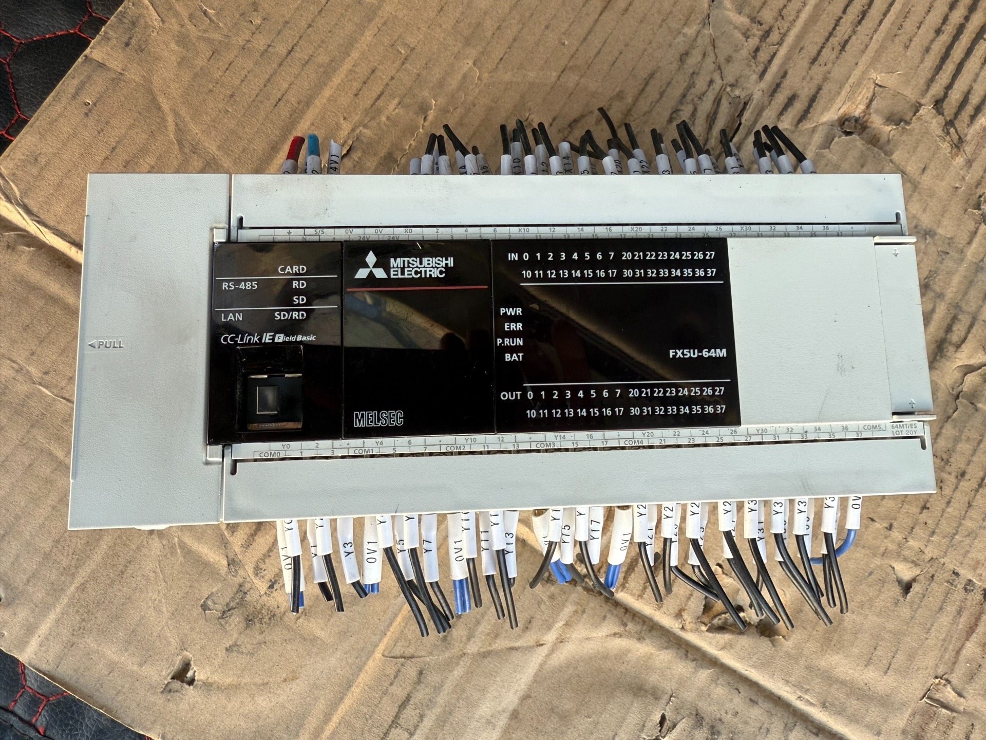 拆机三菱FX5U-64MT/ES。成色如图功能包好。用到的老