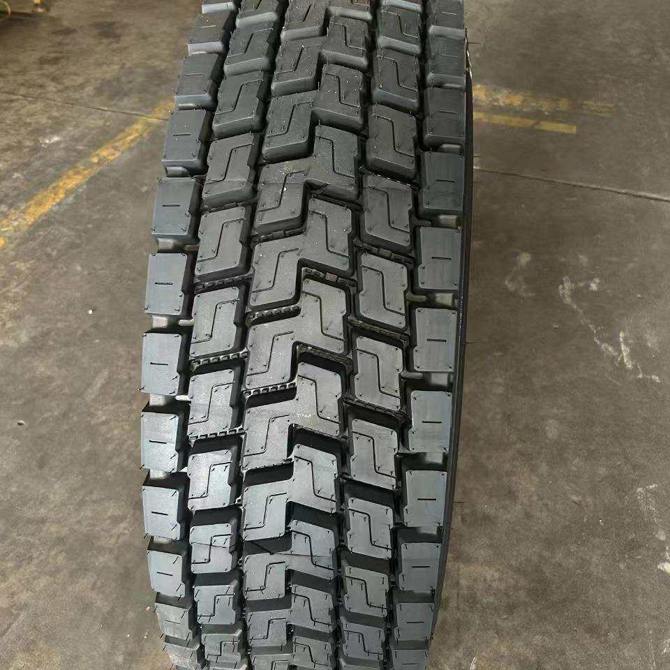 双钱轮胎 295/80R22.5轮胎 RLB451花纹 全钢卡客车公交车轮胎