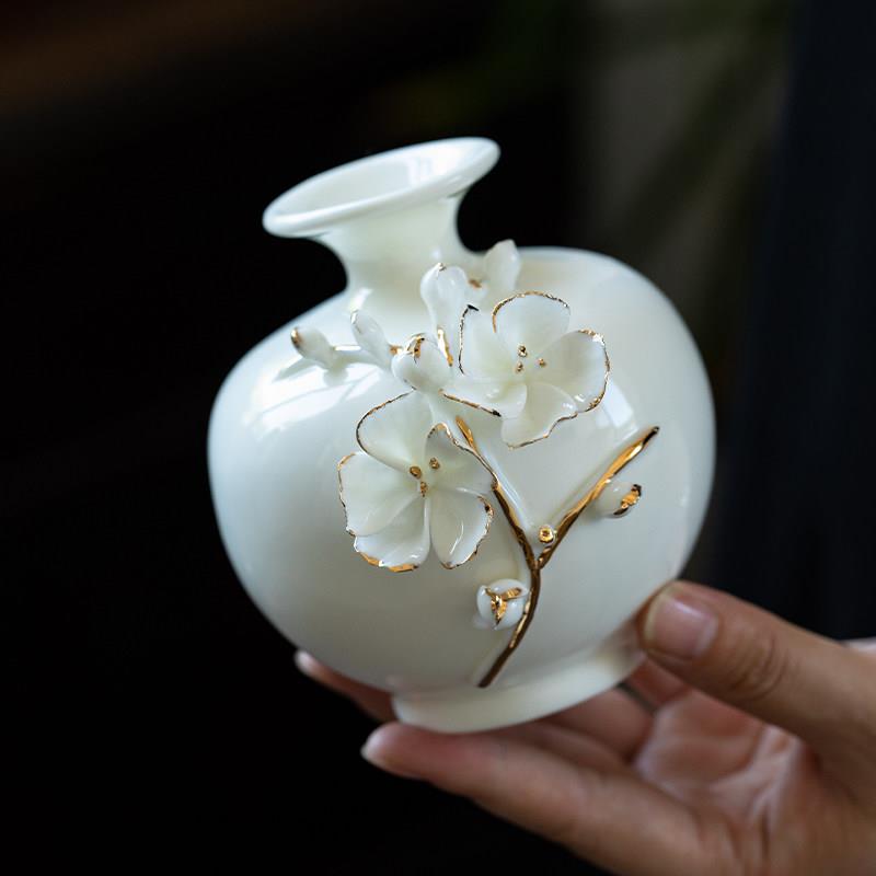 传统陶瓷白瓷手捏花手工梅花天球描金花瓶花器居家摆件艺术品收藏