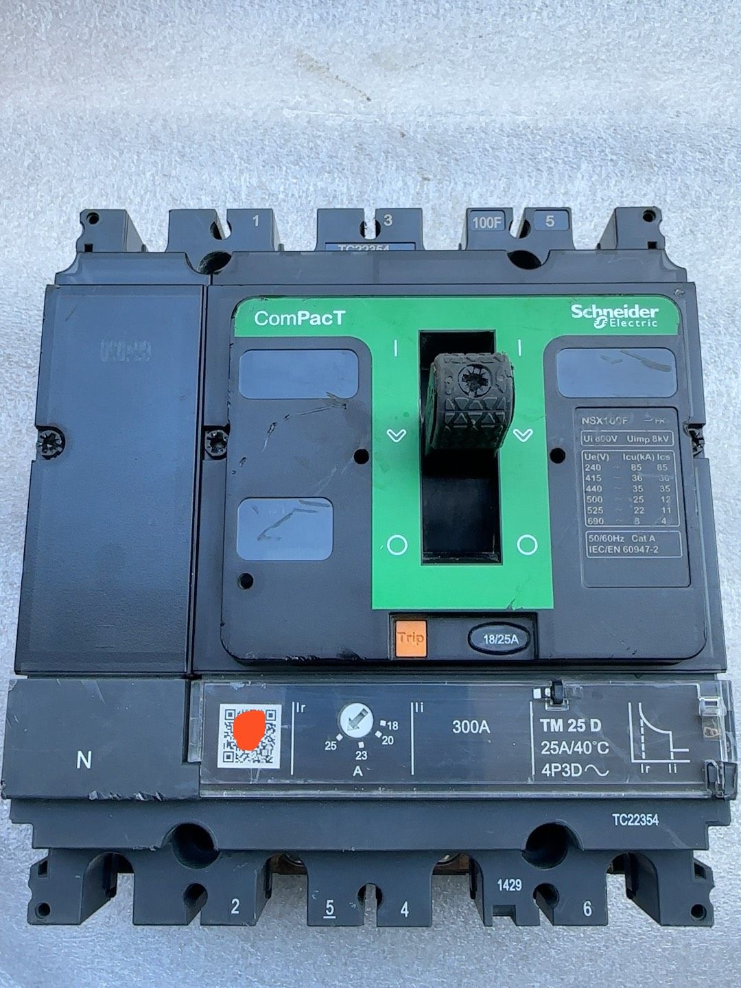 施耐德塑壳断路器 NSX100F 4P 25A