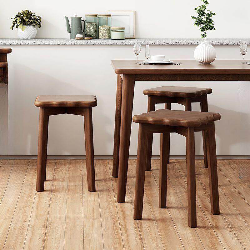 网红家用纯实木凳子北欧轻奢餐桌椅子简约现代可叠放餐椅饼干凳