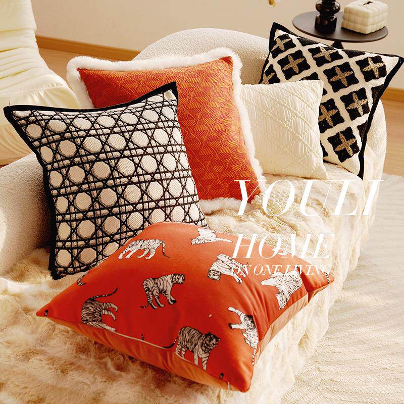 法式轻奢高级感黑色客厅沙发抱枕靠垫中古抱枕玫红色飘窗靠垫腰枕