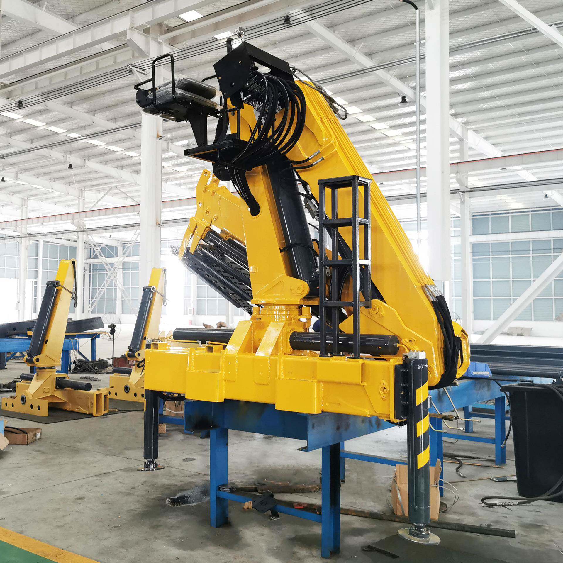 跨境液压式折臂起重机小型6.3T折叠车载随车吊随车吊货车吊机