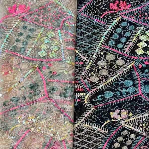 厂家直销新款重工亮片绣花布料 刺绣网纱蕾丝花边面料 花图格珠绣