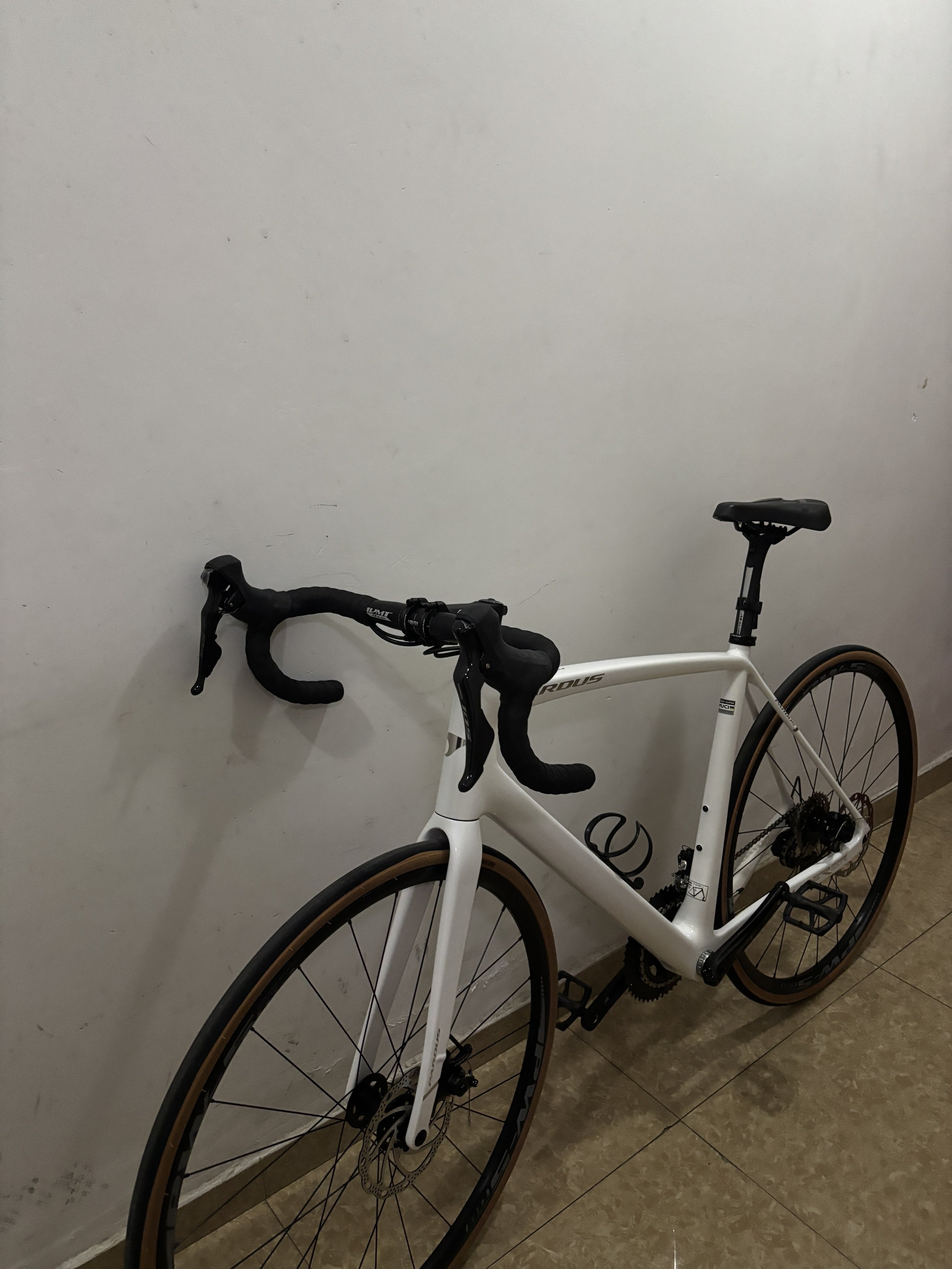 Карбоновый шоссейный велосипед PARDUS Super Sport Shimano 105 дисковые тормоза внутренняя проводка эндуранс photo review