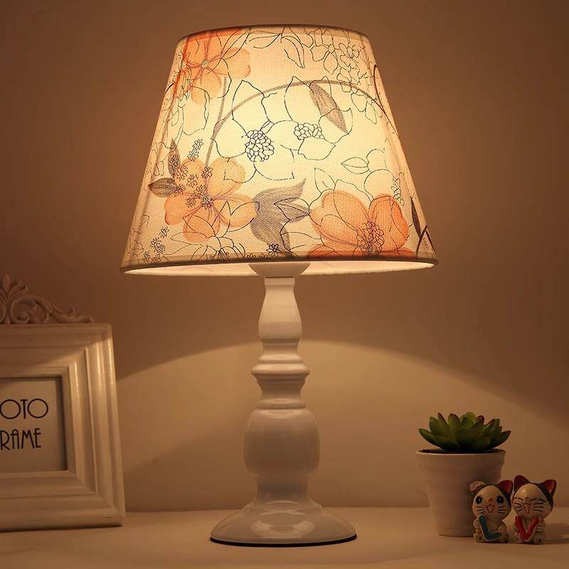 床头台灯现代简约卧室书房温馨学习护眼书桌看书装饰台灯